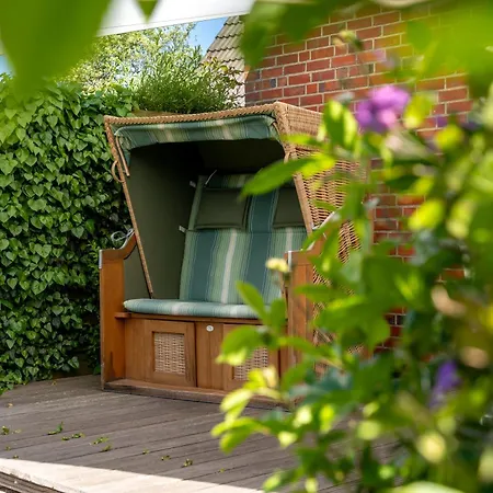 Haus Pusteblume 1 *